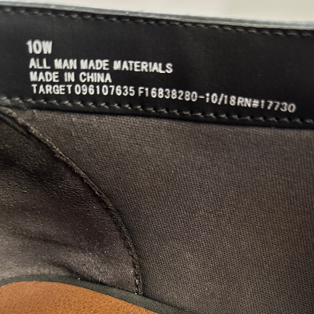 EUC 10W Wide Universal Thread Gray Vegan Suede Shootie Flat with cut out - Picture 10 of 10